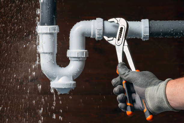 Professional Gas Line Repair technician working in Woodway, WA